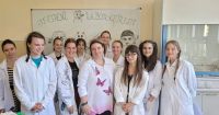 V závere školského roku sme otvorili dvere svojich chemických laboratórií a učební odborného výcviku pre všetkých žiakov základných škôl. V závere školského roku sme otvorili dvere svojich chemických laboratórií a učební odborného výcviku pre všetkých žiakov základných škôl.