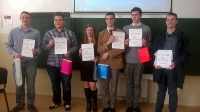 Dňa 31.3. 2016 sa uskutočnilo Krajské kolo olympiády z dejepisu v Bánovciach nad  Bebravou. Naši študenti sa zúčastnili súťaže a umiestnili sa veľmi dobre. Veď posúďte. Peter Pánis z 1.A sa umiestnil na 3.meste v kategórii A a Šimon Fusatý z oktávy v kategórii B na 1. mieste, čím si zabezpečil postup do celoslovenského kola. Gratulujeme a držíme palce!