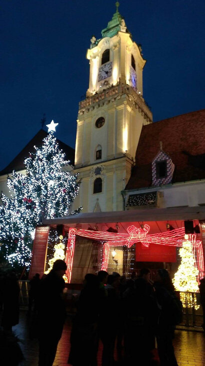 9.12. 2016 žiaci Spojenej školy v Novákoch navštívili predvianočnú Bratislavu.