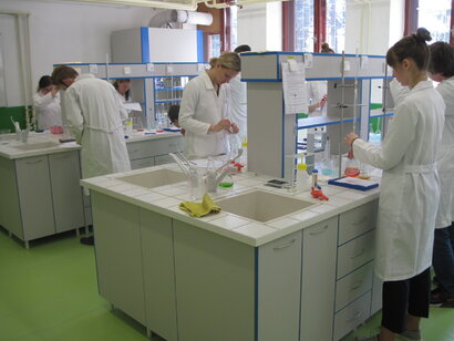 KRAJSKÉ KOLO CHEMICKEJ OLYMPIÁDY UŽ V PRIESTOROCH NOVÝCH CHEMICKÝCH LABORATÓRIÍ