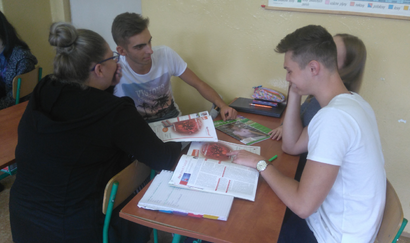 Pani profesorka Štangová na vyučovacej hodine - TECHNOLÓGIA LIEKOVÝCH FORIEM  podporila spolu so žiakmi z 4.B triedy Medzinárodný deň gramotnosti a vytvorila krásnu hodinu 