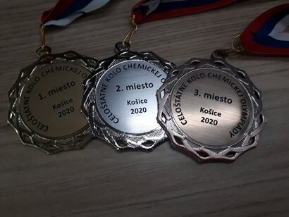 ŠTUDENTI SOŠ NOVÁKY ZÍSKALI VŠETKY MEDAILY  NA CELOŠTÁTNOM KOLE CHEMICKEJ OLYMPIÁDY