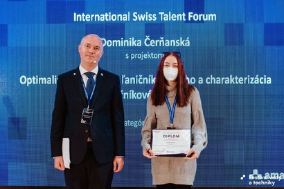 Naša žiačka DOMINIKA ČERŇANSKÁ z 4.B triedy sa zúčastnila celoštátneho kola Festivalu vedy a techniky AMAVET a vyhrala účasť na letnom sústredení vo Švajčiarsku.