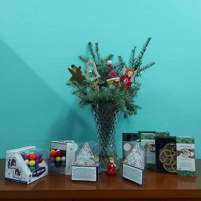 Ďakujeme starému otcovi našich žiakov za logické hračky, ktoré boli darované  našej škole na podporu tvorivého myslenia žiakov.