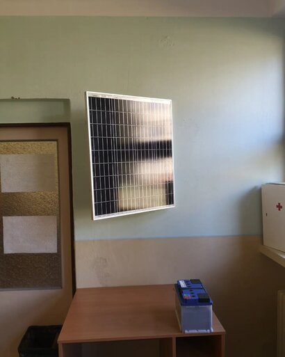 Chalani z prvého ročníka z odboru mechanik-mechatronik   dnes vyrábali úchyty na solárny panel.