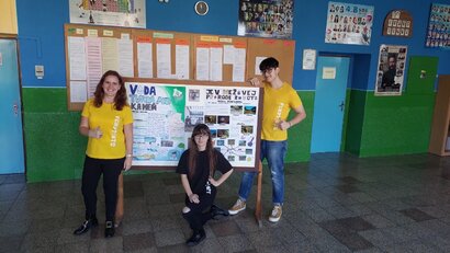 Žiaci Vanesa Šurkalová, Natália Mjartanová a Miroslav Ofertáler z 3.B triedy  nás reprezentovali na študentskej vedeckej konferencii na Slovenskej technickej univerzite,
