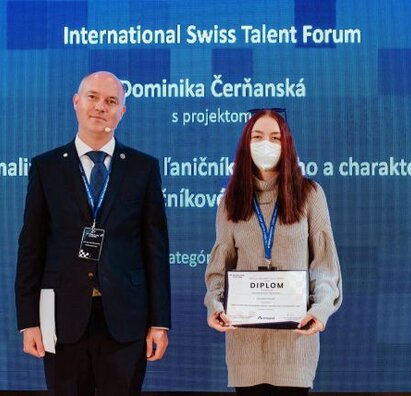 Naša žiačka DOMINIKA ČERŇANSKÁ z 4.B triedy sa zúčastnila celoštátneho kola Festivalu vedy a techniky AMAVET a vyhrala účasť na Letnom sústredení vo Švajčiarsku.